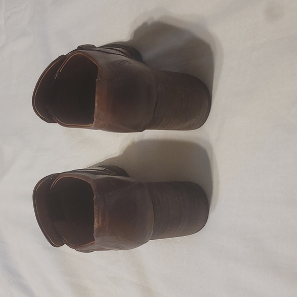 Born Clogs - Picture 4 of 7